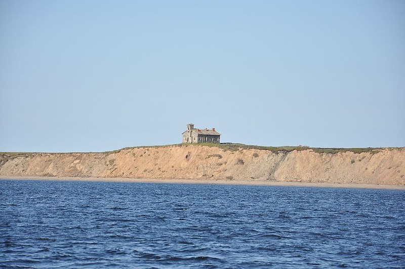 White sea / Morzhovets island / Old Lighthouse
Marked on the chart as "Old Lighthouse", but not related to L7062 (Morzhovets) or its precedessors. Probably worked as separate navigational light, marking northwest end of island
Photo july 2011
Source: [url=http://www.azimutx.ru/]AzimutX[/url]
Keywords: White sea;Russia