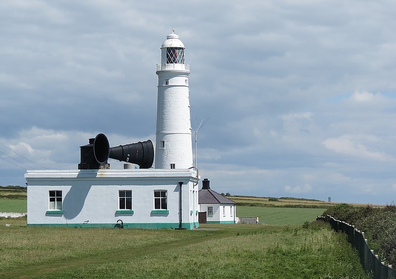 Nash Point lighthouse
Author of the photo: [url=https://www.flickr.com/photos/21475135@N05/]Karl Agre[/url]

Keywords: Irish Sea;Wales;United Kingdom;Bristol Channel