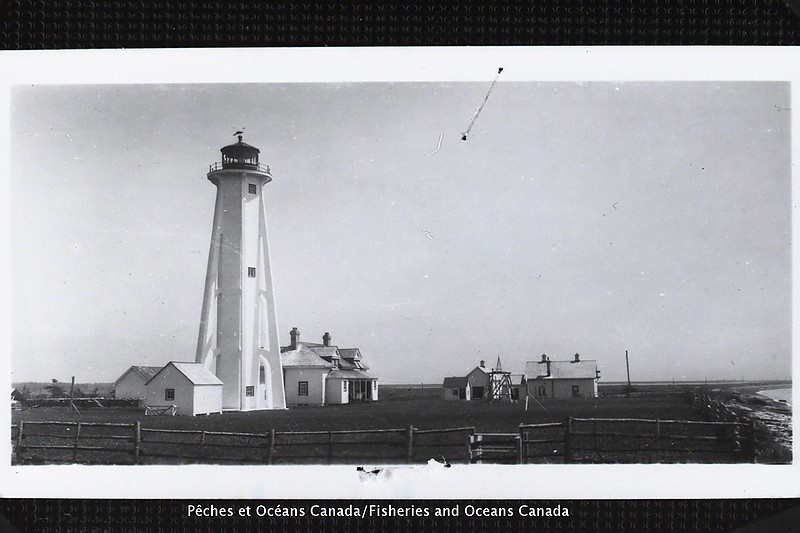 Quebec /  Escarpement Bagot (Bagot Bluff) lighthouse - historic shot
Source of the photo: [url=https://www.flickr.com/photos/mpo-dfo_quebec/]MPO-DFO Quebec[/url]

Keywords: Quebec;Canada;Gulf of Saint Lawrence;Historic