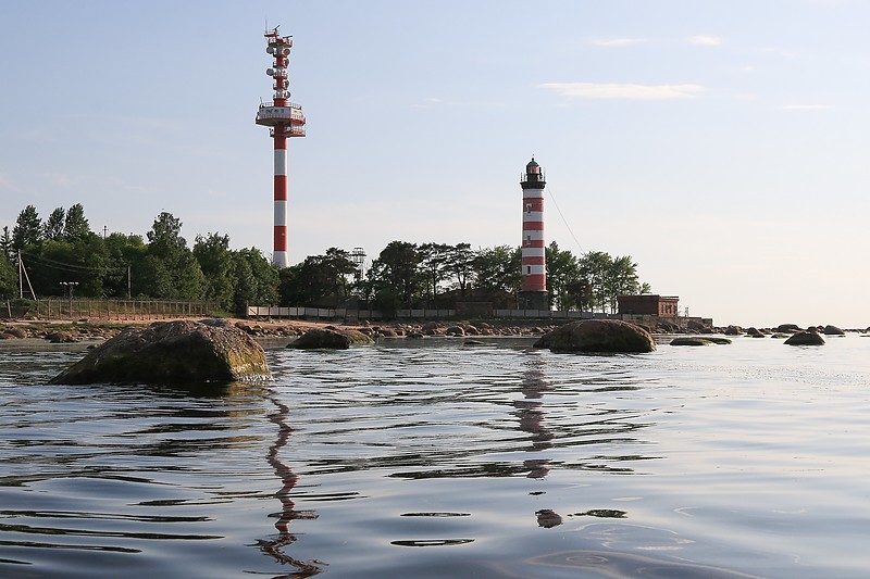 Saint-Petersburg / Shepelevskiy lighthouse
Lighthouse is to the right. To the left  - radar tower
Author of the photo: [url=http://fotki.yandex.ru/users/winterland4/]Vyuga[/url]
Keywords: Saint-Petersburg;Gulf of Finland;Russia;Vessel Traffic Service