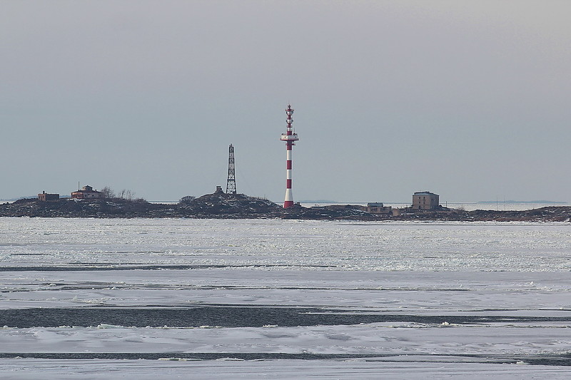 Gulf of Finland / Sommers lighthouse (left) and Saint-Petersburg VTS Radar tower (right)
Photo by [url=http://dmitry-v-ch-l.livejournal.com/]Dmtry Lobusov[/url]
Keywords: Gulf of Finland;Russia;Winter