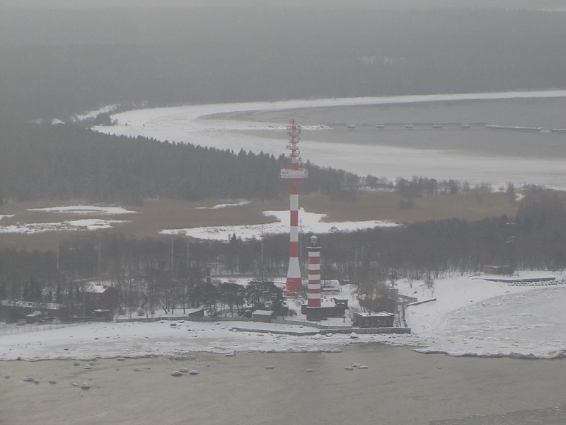 Saint-Petersburg / Shepelevskiy lighthouse and Radar tower - aerial view
Photo by Alexandr Zhukov
Keywords: Saint-Petersburg;Gulf of Finland;Russia;Vessel Traffic Service;Aerial;Winter