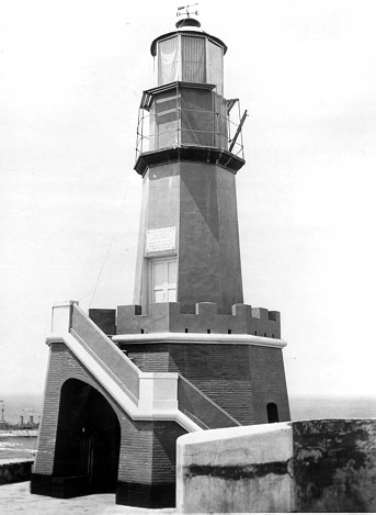 Port San Juan (El Morro) Lighthouse (2)
Photo from [url=http://www.uscg.mil/history/weblighthouses/USCGLightList.asp]US Coast Guard site[/url]
Keywords: Puerto Rico;San Juan;Caribbean sea;Historic
