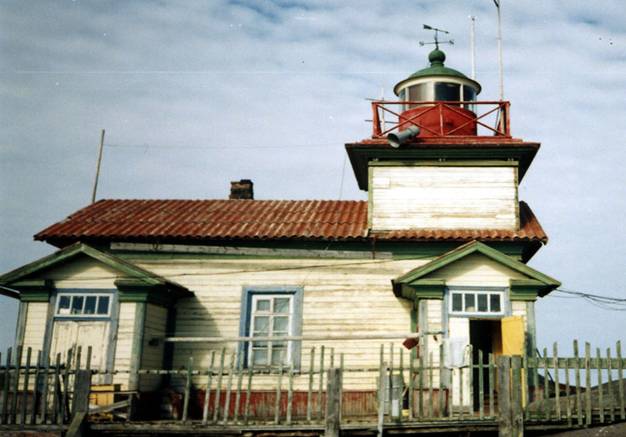 White sea / South Rombak Island lighthouse
AKA Rombakskiy
Source: [url=http://xn--90aiiiq.xn--p1ai/]biken.rf[/url]
Keywords: Kem;White sea;Russia