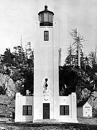 Alaska / Tree Point Lighthouse (2)
Photo from [url=http://www.uscg.mil/history/weblighthouses/LHAK.asp]US Coast Guard site[/url]
Keywords: Alaska;United States;Historic;Revillagigedo channel