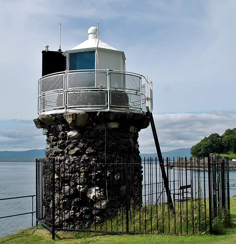 Dunollie Lighthouse
Dunollie Light on the mainland and right(starboard) as you enter Oban Harbour
Keywords: Oban;Scotland;United Kingdom;Firth of Lorn