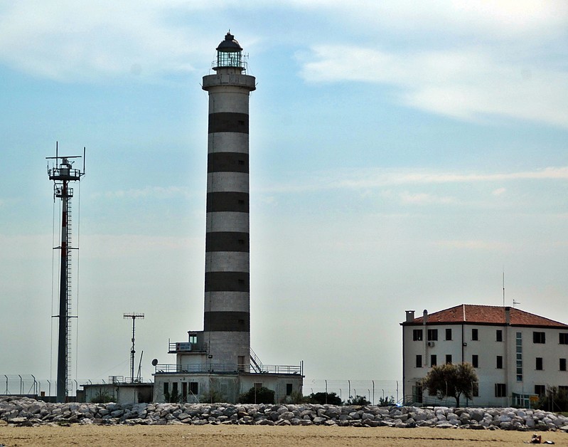 Lido di Jesolo /  Porto Piave Vecchia lighthouse
Taken on holiday in Lido di Jesolo, Italy
Keywords: Gulf of Venice;Italy;Porto di Piave Vecchia;Vessel Traffic Service