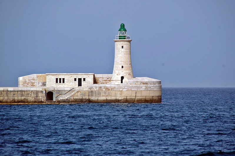 Valetta / St.Elmo lighthouse
Now that a new bridge has been restored to fill the gap, both Harbour entrance lighthouses have been renovated.
Taken on 18/03/2013
Keywords: Grand Harbour;Valletta;Mediterranean sea;Malta