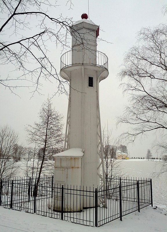 Saint-Petersburg / Petergof rear east lighthouse
Keywords: Petergof;Russia;Gulf of Finland;Winter