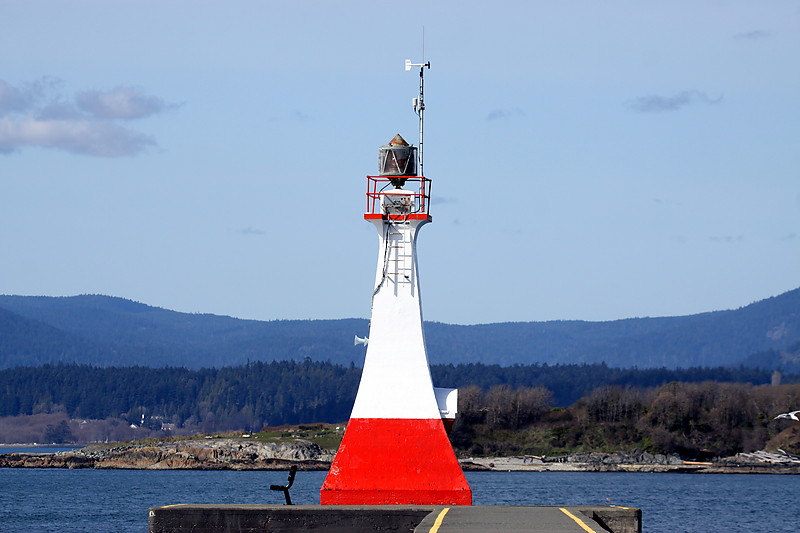 Ogden Point Breakwater Lighthouse
Located at the end of the breakwater on the east side of the entrance to Victoria harbor. Accessible by walking the breakwater. Located in Victoria, British Columbia, Canada.
Keywords: Victoria;British Columbia;Canada;Strait of Juan de Fuca