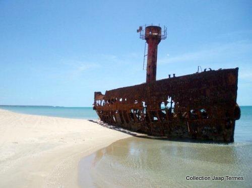 Vrilya Point / CLS 3 - Carpentaria 3
Built in 1917.
Stranded and left for total loss on this beach in 1979.

Sorry, didn't have internet for some hours.
Keywords: Lightship;Australia;Queensland