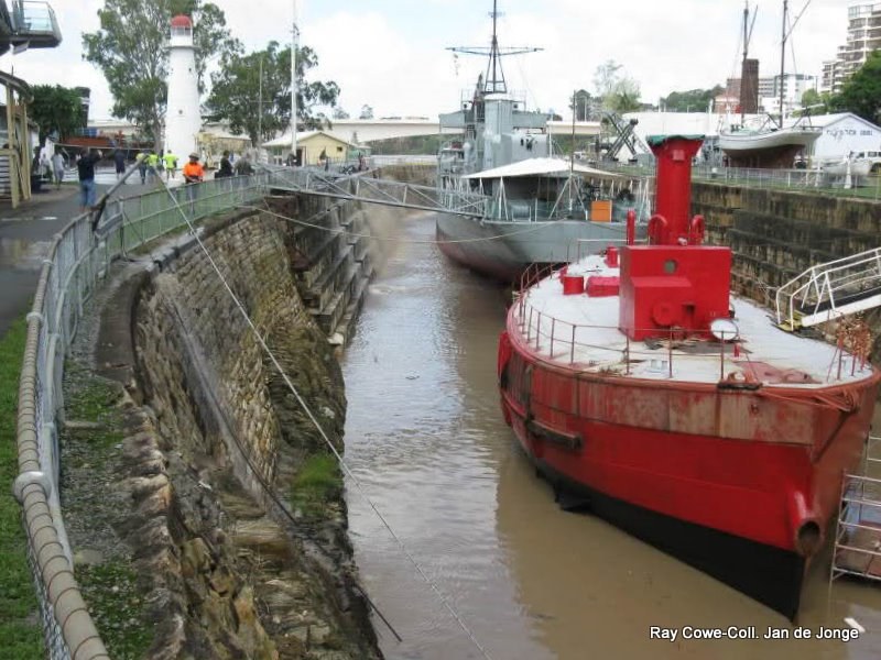 Carpentaria Lightship CLS 2
On 12-01-2011 Brisbane and surrounding where flooded.
The water entering the dock did sink the Carpentaria in one-and a half hours time.
Keywords: Australia;Queensland;Lightship;Brisbane
