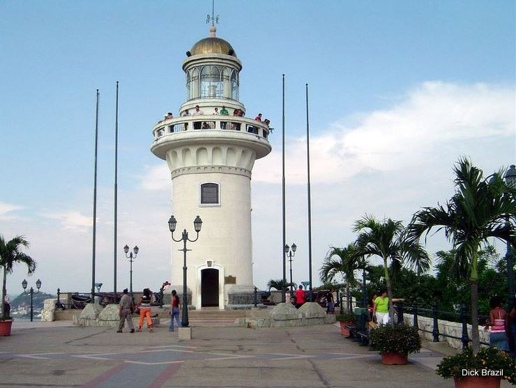 Guayaquil / Faro del Cerro de Santa Ana
It's a monumental building on top of the Santa Ana hill.
It never had a nautical function, it's only standing there to be nice.
To it leads a stairway, Wikipedia in Spanish says there are 456 steps.
Keywords: Equador;Faux;Guayaquil