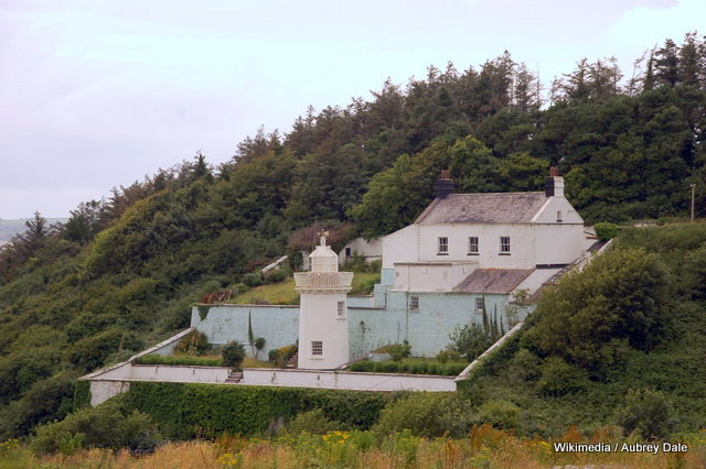Leinster / County Wexford / Duncannon North Lighthouse (Range Rear)
Since 2011 private owned, sold for 300.000 pound sterling.
Built in 1817 near Cork as Roche Point Lighthouse.
From 1834/38 shipped block by block to Duncannon and rebuilt.
Keywords: Leinster;Ireland;Celtic Sea