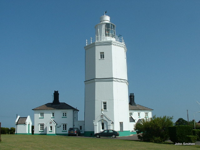 Kent-Broadstairs / North Foreland Lighthouse (2)
Built in 1732, to replace an older tower, she was half as high as now. The upper part was placed in 1793. She's a twin tower to South Foreland.
Keywords: England;United Kingdom;North Sea