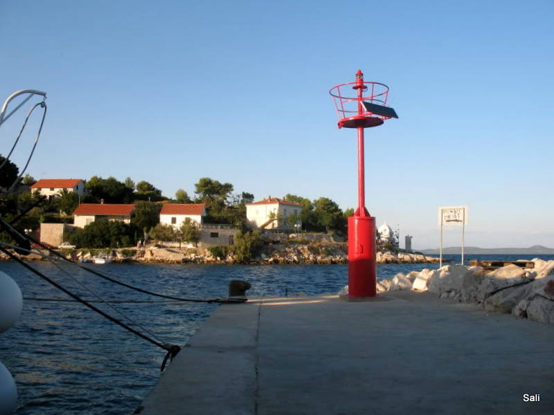 Dugi Otok / Sali / Breakwaterhead Light (Red) & to the right, distant, Rt Bluda Light.
Keywords: Croatia;Adriatic sea;Dugi