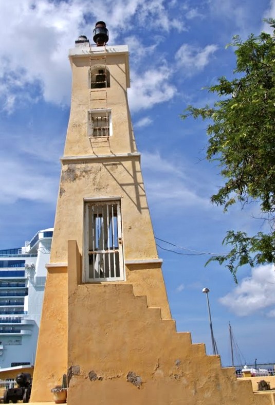 Kralendijk / Fort Oranje Lighthouse
Keywords: Netherlands Antilles;Bonaire;Caribbean sea;Kralendijk