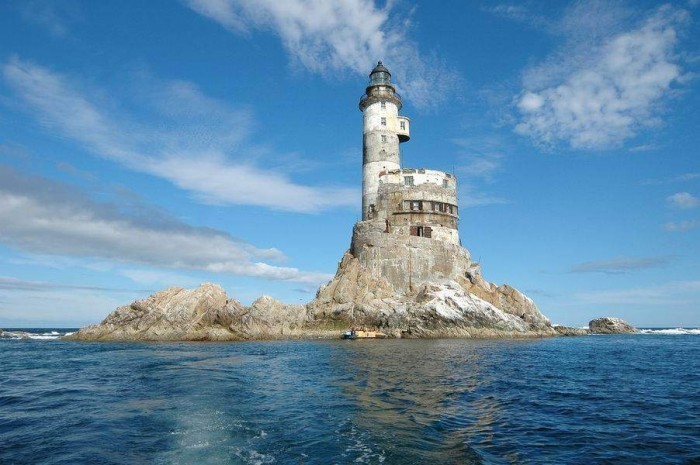 Sakhalin / Aniva Lighthouse
Nucleair powered lighthouse.
Received this picture some time ago, don't know who made it.
Keywords: Sakhalin;Russia;Far East;Sea of Okhotsk