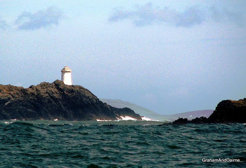 Munster / County Cork / Crookhaven area / Goat Island Tourelle (Daymark)
At right Dromadda rocks.
Keywords: Ireland;Atlantic ocean;Munster