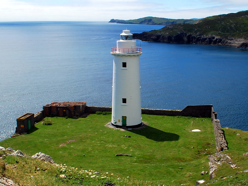 Munster / County Cork / Bear Island - Castletown region / Ardnakinna Point Lighthouse
Active now, acted 1863-1965 just as a daymark.
Keywords: Ireland;Atlantic ocean;Munster;Bear island