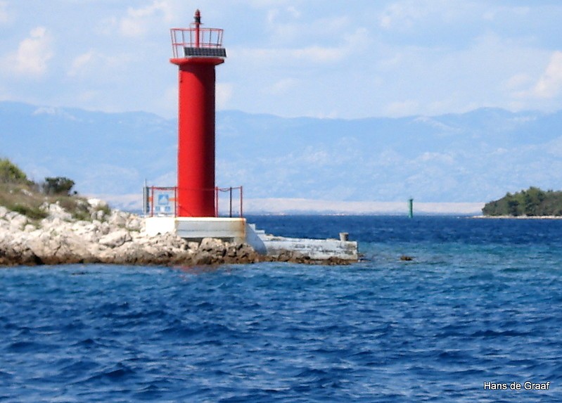 Ugljan Island / Veli ??drelac light
It's the green on, on a block in the sea.
The red one in front is Rt Rivanjski. 
Keywords: Croatia;Adriatic sea