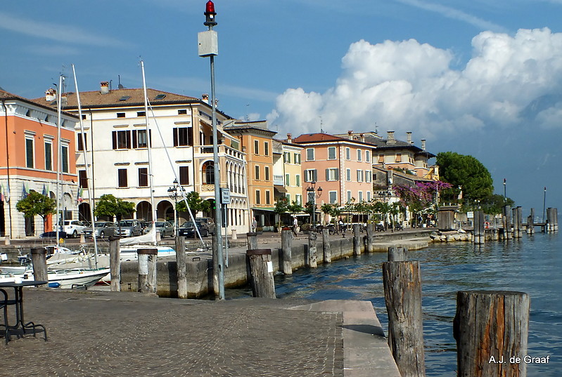 Lake Garda / Porto di Gargnano / Southside Entrance Light
Keywords: Lake Garda;Italy