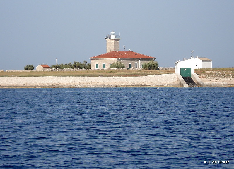 S-W Entrance Kvarneri? / Grujica Island / Grujica Lighthouse
Nice on this picture the boathouse, this lighthouse is still manned. They take there boat out to Ilovik for post & supply's.
Keywords: Croatia;Adriatic sea