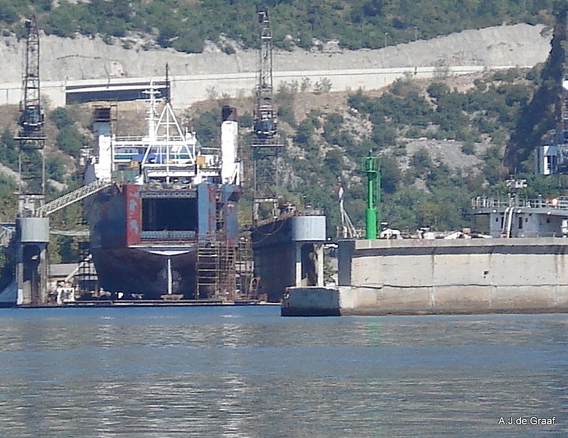 Martin???ica Breakwater / Viktor Lenac Shipyard light
Keywords: Croatia;Adriatic sea;Rijeka