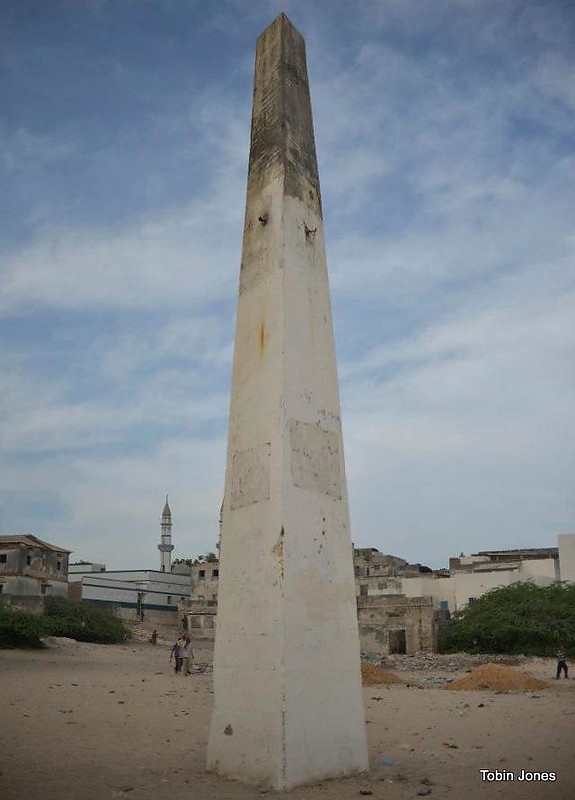 Merca / Obelisk - Daymark over the boat-beaching strand.
This obelisk was erected by Italian colonists
Keywords: Merca;Somalia;Indian ocean