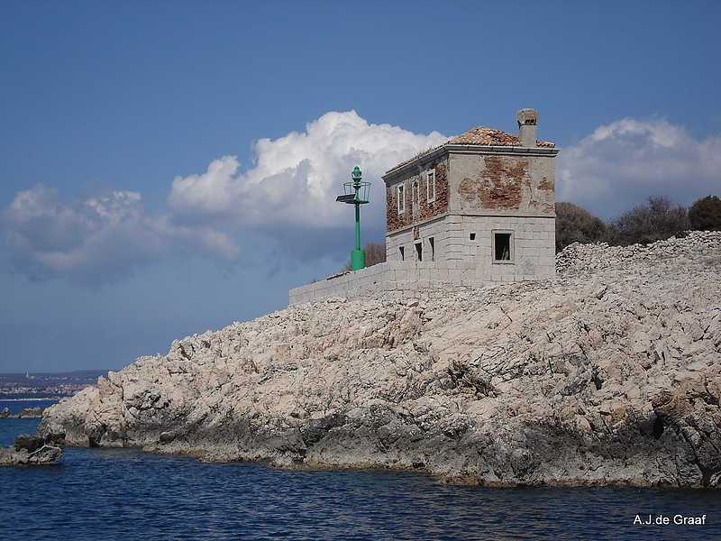 Krk Island / Rt Negrit light
Built 1874.
The light was showen through a window.
Private owned, condition bad.

Keywords: Croatia;Adriatic sea;Krk