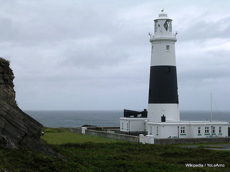 Channel Islands / Alderney / Alderney (Mannez) Lighthouse
In 2011 downgraded, the lens with a 23 miles range and the foghorn out of service.Now there`s a LED-light with a 12 miles range fixed at the tower`s outside.
Keywords: Channel Islands;Alderney;United Kingdom;English Channel;Saint Anne
