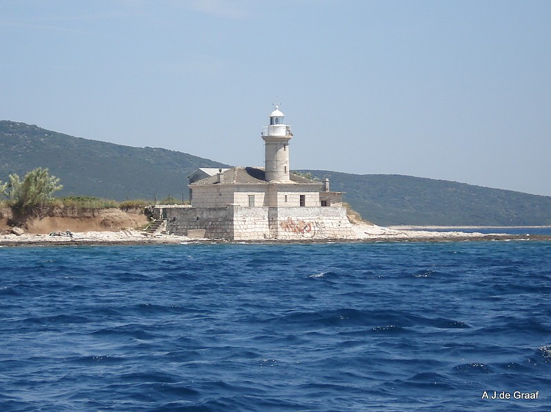 Rt Vnetak light
Built in 1873. Standing on Unije Island.
Keywords: Croatia;Adriatic sea