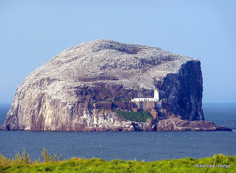 East Lothian / Firth of Forth Islands / Bass Rock Lighthouse
Built by David Stevenson, using stone broken out of the ruined castle.
Keywords: Firth of Forth;Scotland;United Kingdom