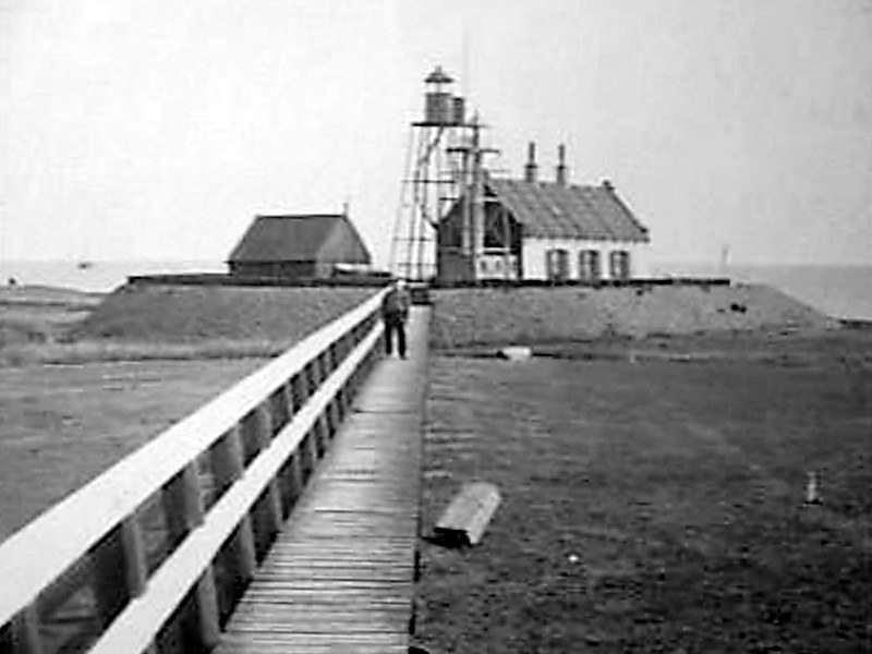 Zuiderzee / Schokland-North / Emmeloord Lightstand
A 1921 picture, made by J.J.D.de Graaf. This light was broken down in 1942.
Schokland is an former island in the Zuiderzee. In 1859 the inhabitats left the island on gouvernement orders, due to a unsafe and unhealty life.
By landwinningprojects she found herself on dryland in the middle of the Noord-Oostpolder, from 1942.
Schokland is now on the Unesco Heritage list.
Keywords: IJsselmeer;Emmeloord;Netherlands;Historic