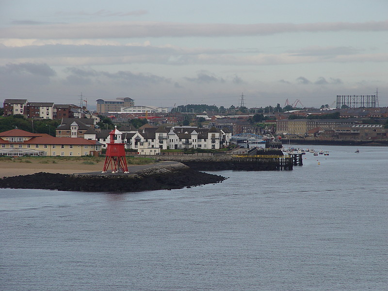 North Sea / Mouth of the Tyne / South Shields / Herd Groyne Lighthouse
Keywords: England;Tyne;North sea
