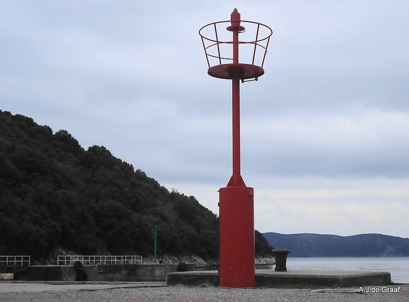 Krk Island / Valbiska Ferryharbour light
(Green E 2870.3 behind)
Keywords: Croatia;Adriatic sea;Krk