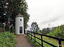 Pepperpot_lighthouse_on_the_Caledonian_Canal.jpg