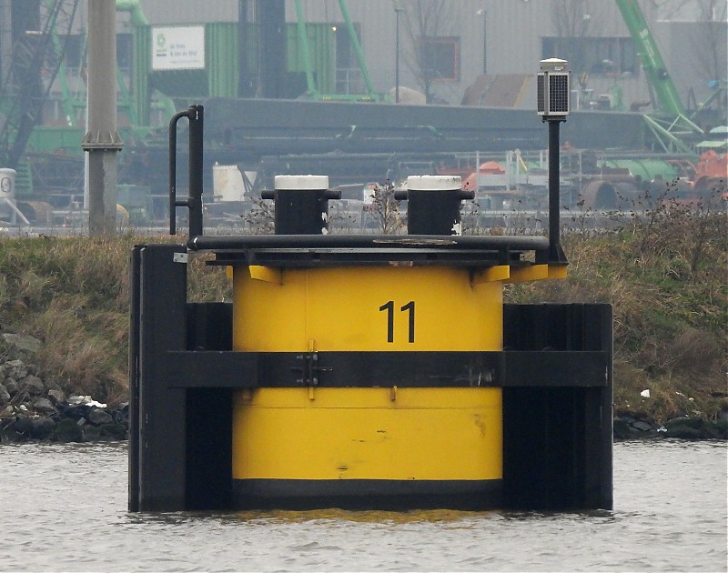AMSTERDAM - Mercuriushaven - Vlothaven dolphin 11 light
Keywords: Amsterdam;Nordzeekanaal;North Sea;Netherlands
