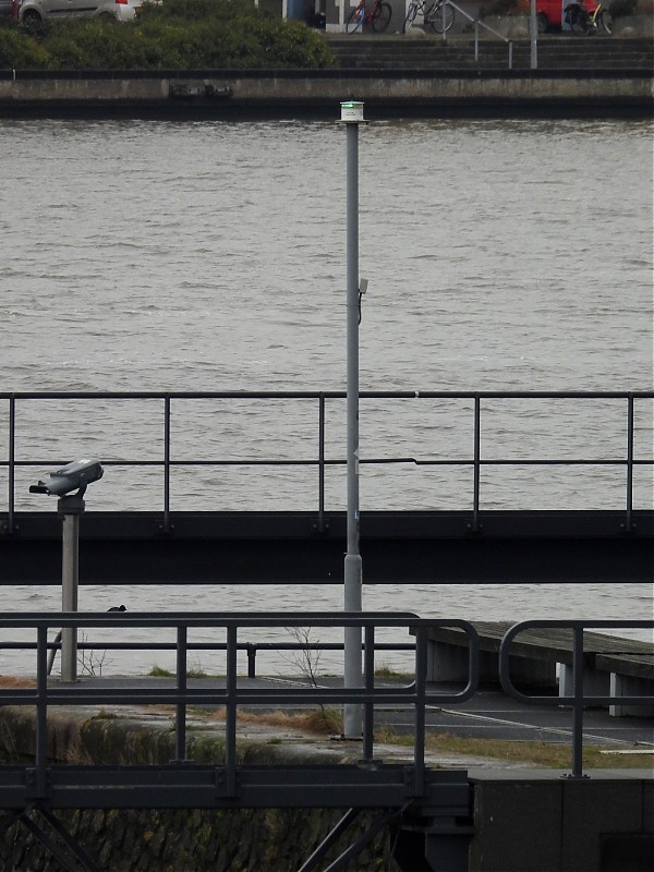 AMSTERDAM - Noordzeekanaal - Ĳ Haven - Entrance - S side light
Keywords: Amsterdam;Nordzeekanaal;North Sea;Netherlands