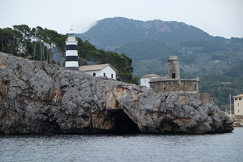 MALLORCA - Sóller - Punta de Sa Creu Lighthouse (new and old)
Keywords: Spain;Palma de Mallorca;Port de Soller;Mediterranean sea