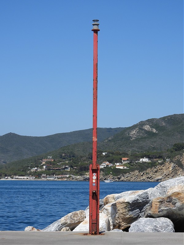 ELBA - Marina di Campo - Outer Mole head light
Keywords: Elba;Italy;Tyrrhenian Sea