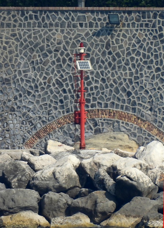 NAPOLI - Capo di Posillipo (Villa Roseberry) Breakwater NE End light
Keywords: Naples;Italy;Tyrrhenian Sea