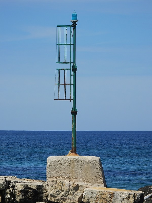 MOLA DI BARI - Cala Portecchia - N Mole - Head light
Keywords: Bari;Italy;Adriatic sea;Apulia
