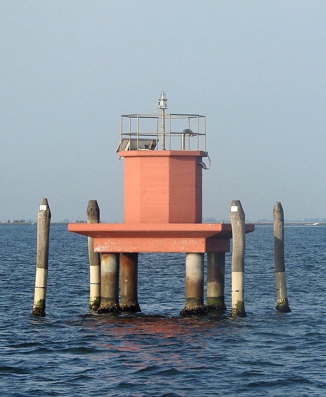GOLFO DI VENEZIA - Porto di Malamocco - Canale Litoraneo to Marghera - W Side light
Keywords: Venice;Gulf of Venice;Italy;Adriatic sea;Offshore
