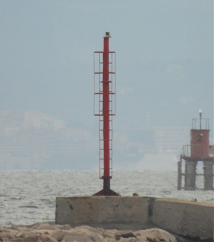 MONFALCONE - Outer W Breakwater - Head light
Keywords: Italy;Adriatic sea;Trieste