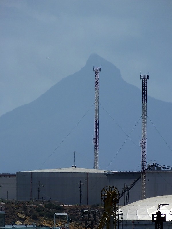 AMUAY BAY - Ldg Lts Rear - F2
For right tower see J6310
Keywords: Amuay Bay;Venezuela