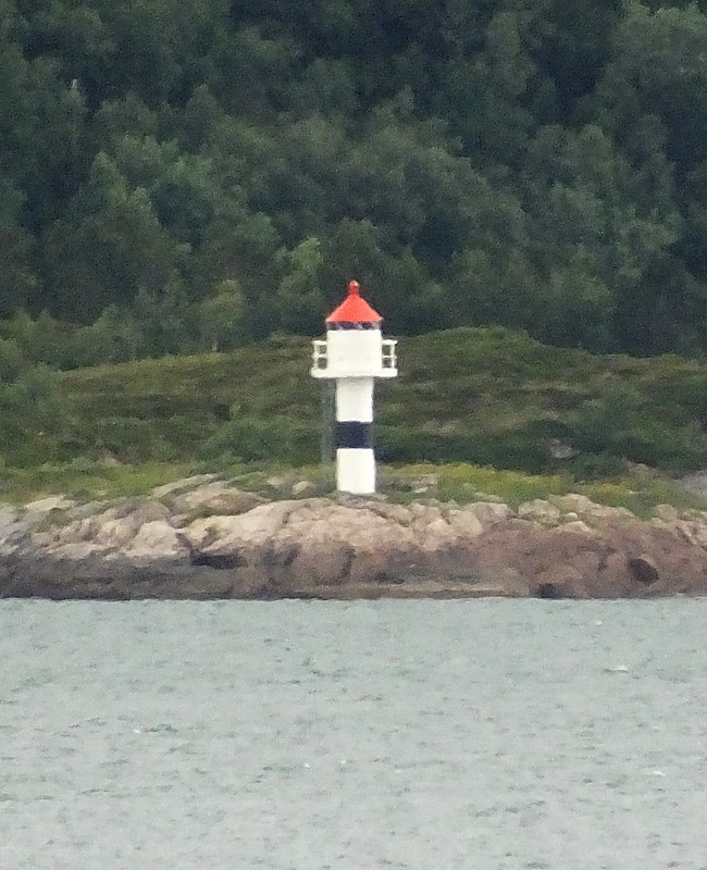 MELØYFJORD - Gjersholm E Point - Meløysund light
Keywords: Meloyfjord;Helgeland;Norway;Norwegian sea