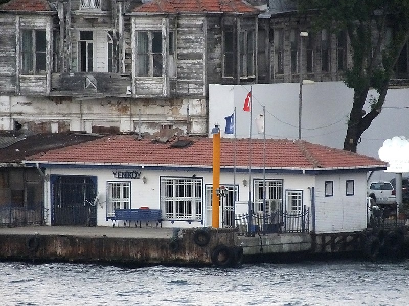 BOSPHORUS - Yeniköy Pier light
Keywords: Bosphorus;Turkey;Istanbul