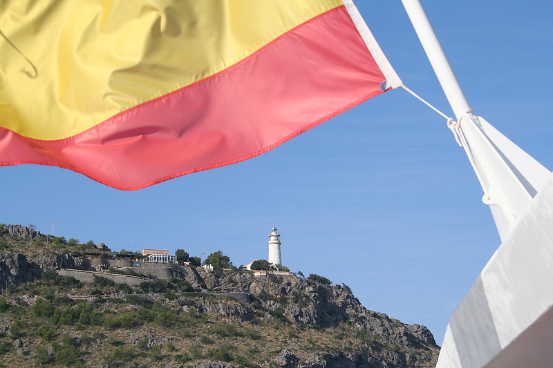 Mallorca / Port de Soller / Cabo Gros lighthouse
The other lighthouse of Port de Soller high on the rocks.
Keywords: Spain;Palma de Mallorca;Port de Soller;Mediterranean sea
