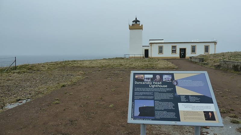 Duncansby Head Lighthouse
AKA John-o'-Groats
Keywords: Scotland;United Kingdom;North sea;John-o-Groats